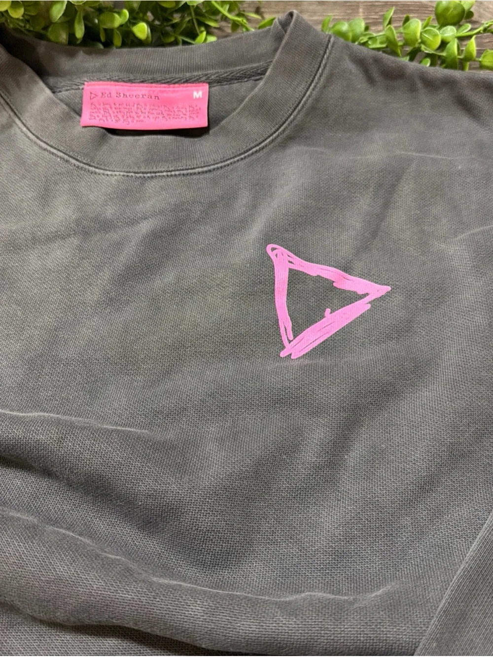 Ed Sheeran PLAY Tour Crewneck Sweatshirt Gray Pink Graphic Sleeve Spellout - M
